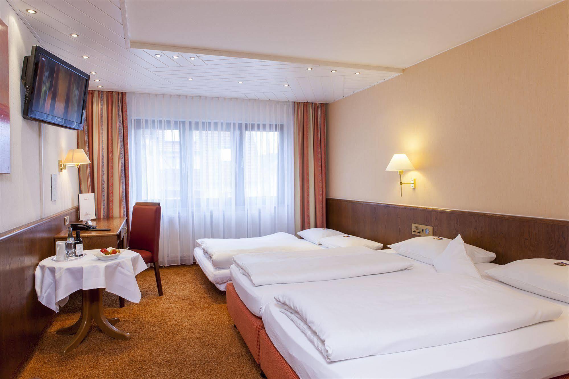 Hotel Lamm โอสต์ฟิลเดิร์น ภายนอก รูปภาพ