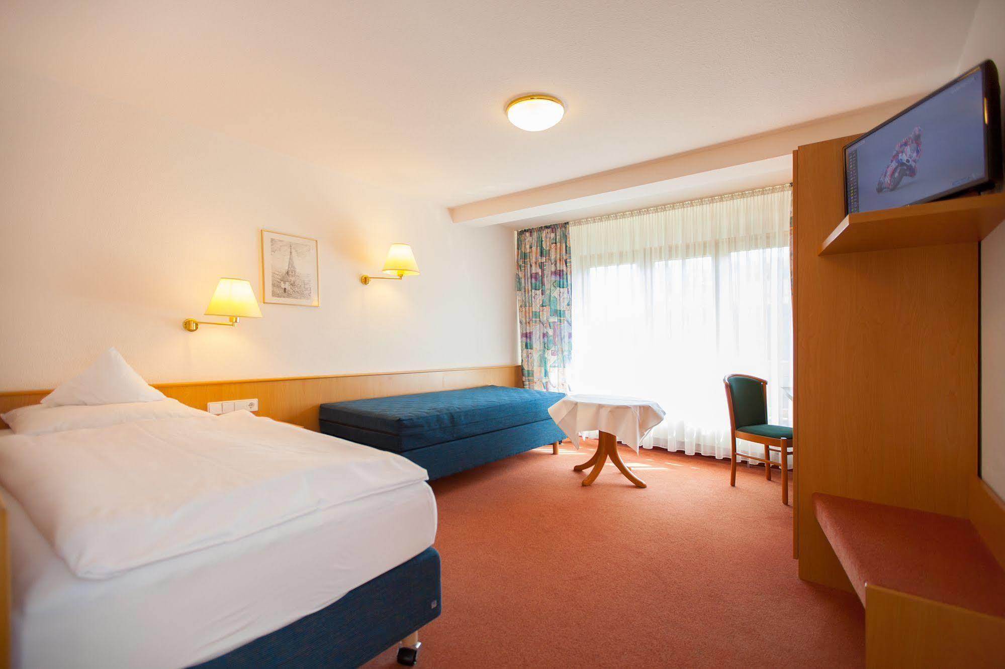 Hotel Lamm โอสต์ฟิลเดิร์น ภายนอก รูปภาพ